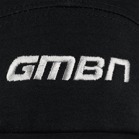 Gorra GMBN Core de 5 paneles - Blanco y negro