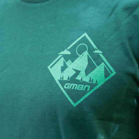 Camiseta GMBN Mountains - Verde vidriado